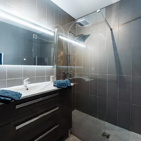 Chic Appartement, Coeur De Tropez, Place Des Lices Lägenhet