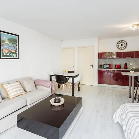 Chic Appartement, Coeur De Tropez, Place Des Lices Lägenhet