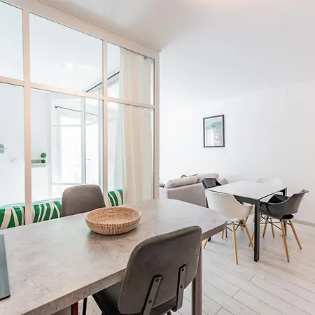 Апартаменты Chic Appartement, Coeur De Tropez, Place Des Lices *